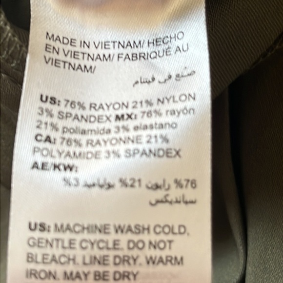 Chico’s dress pants, size 1R (medium) olive green, pull on, stretch​​​ - Picture 4 of 4